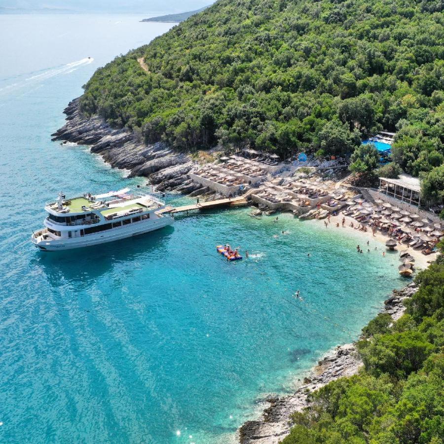Spectacular Seaview Apartment Vlore Luaran gambar