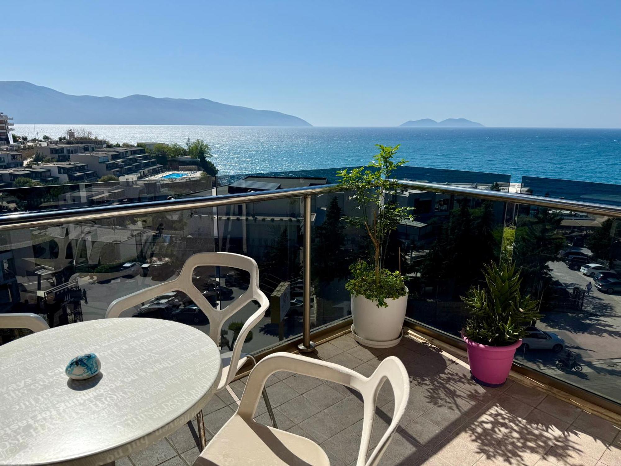 Spectacular Seaview Apartment Vlore Luaran gambar