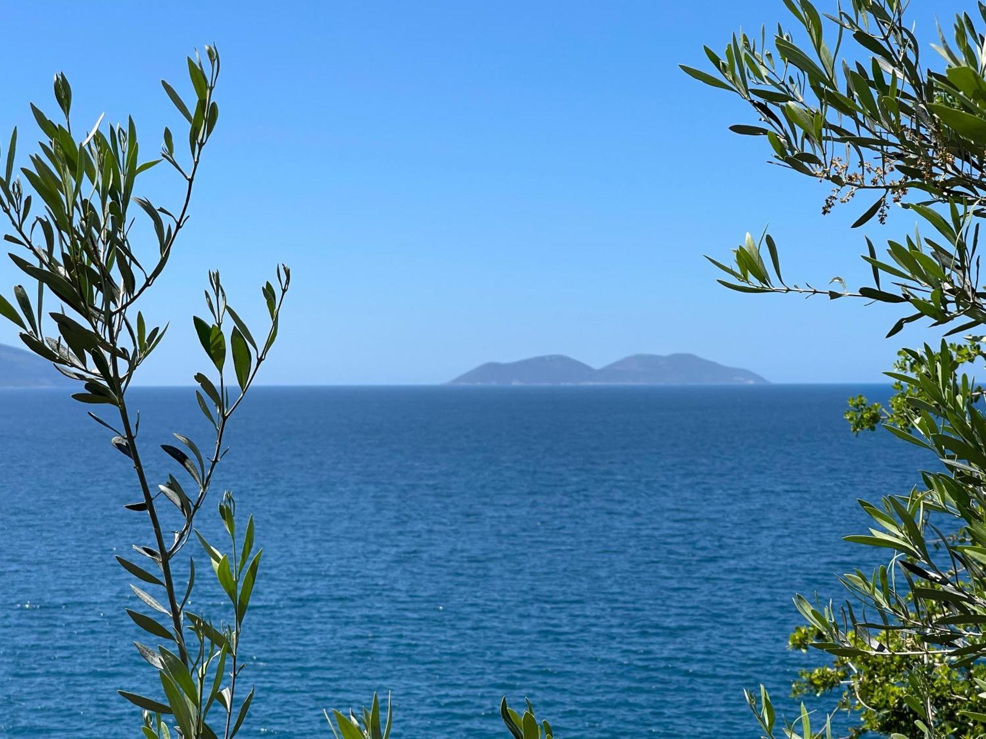 Spectacular Seaview Apartment Vlore Luaran gambar